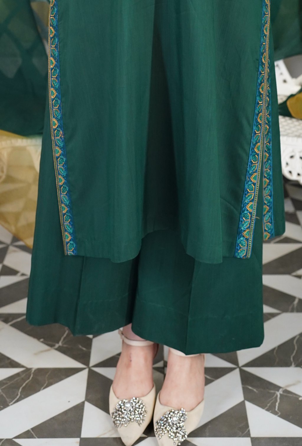 Noor e Shaam - Embroidered Lawn 3PC - stitched
