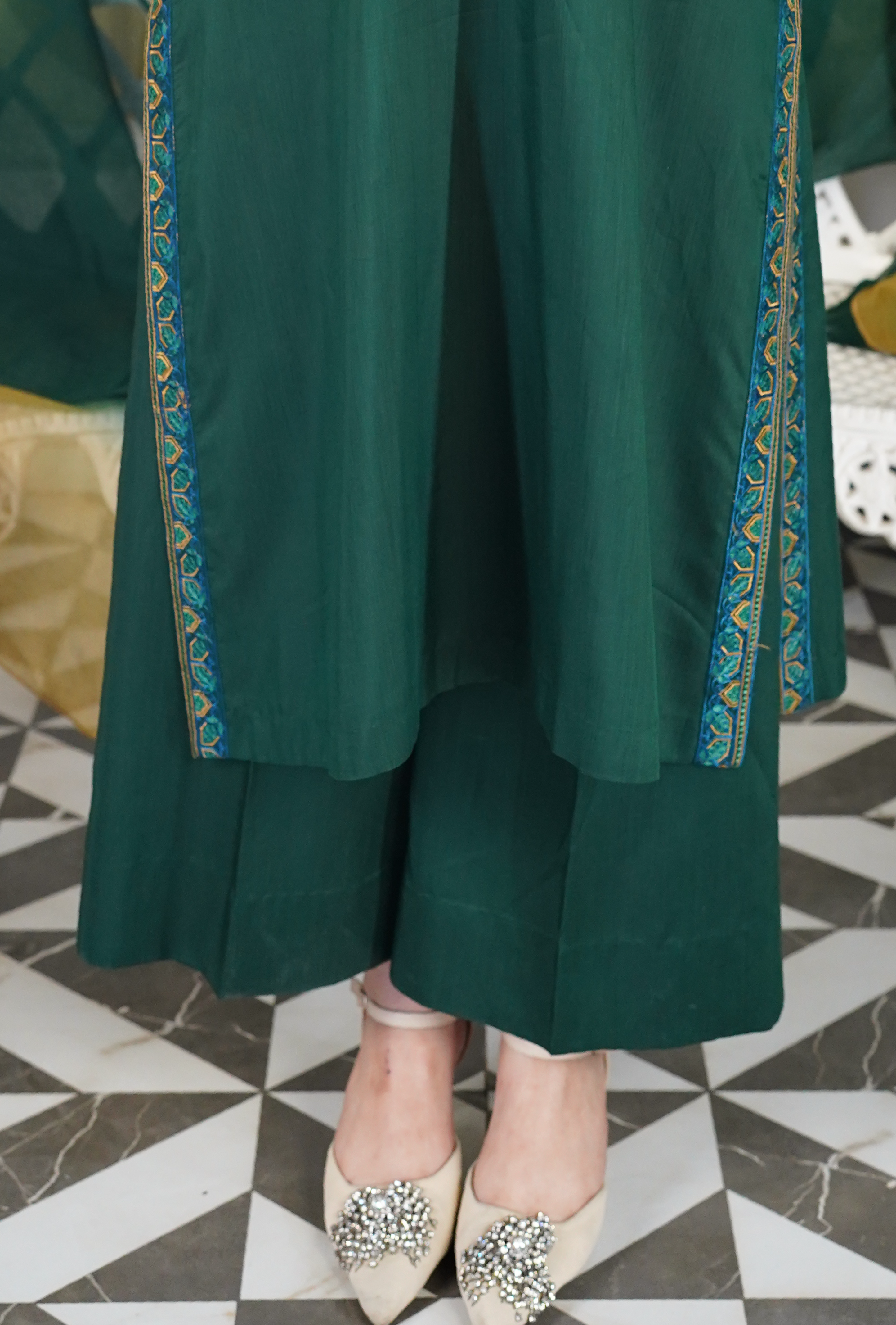 Noor e Shaam - Embroidered Lawn 3PC - stitched